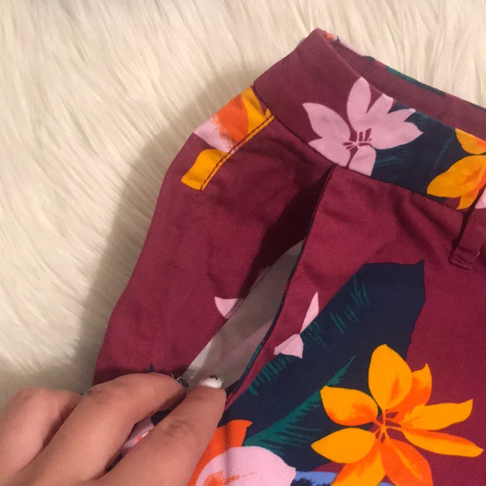 Floral Old Navy shorts - Picture 3 of 4